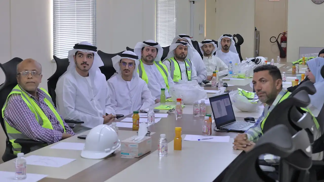 ورشة تدريبية للطلبة في مشاريع جامعة الذيد بالشراكة مع أشغال الشارقة